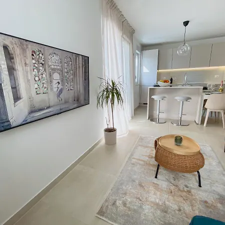 Apartment + Free Garage Parking Place Split