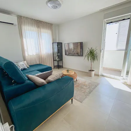 Apartment + Free Garage Parking Place Apartment Split