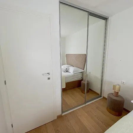 Apartment Apartment + Free Garage Parking Place Split