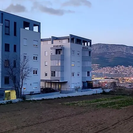 Apartment + Free Garage Parking Place *